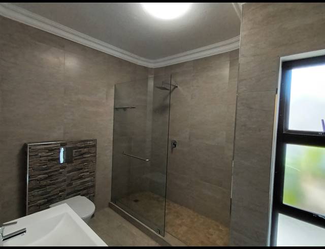 6 BEDROOM FREEHOLD FOR SALE IN LA LUCIA